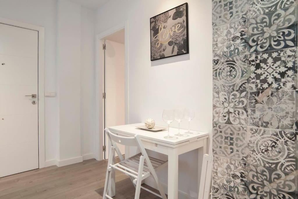 Moderno Apartamento En Plaza Merced Malaga Bagian luar foto